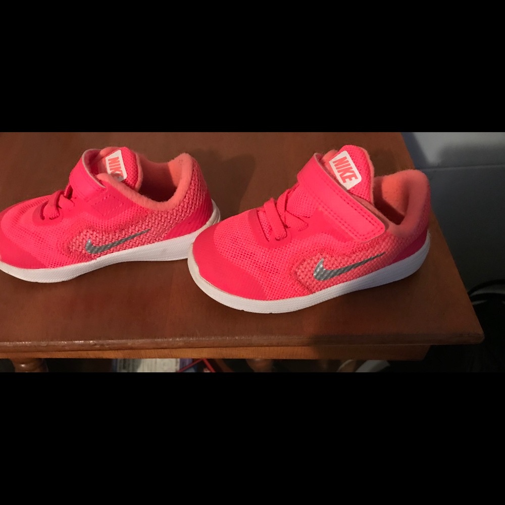 Toddler girl Nike shoes size 6c